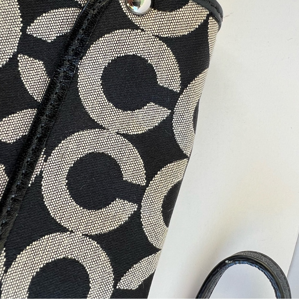 Coach wristlet - Picture 4 of 6